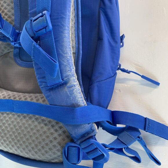 Hydro Flask Down Shift Backpack -14 Liter Water Pocket Hydration Pack Blue - Picture 3 of 15